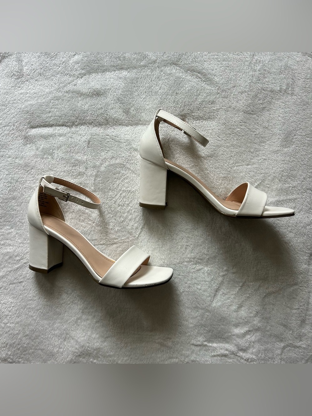 Chelsea Moreland Gala Block Heel Sandals – White – Size 6.5